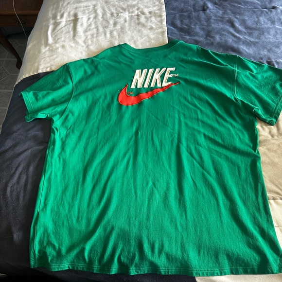 Nike Premium Essentials T-Shirt - Picture 2 of 2